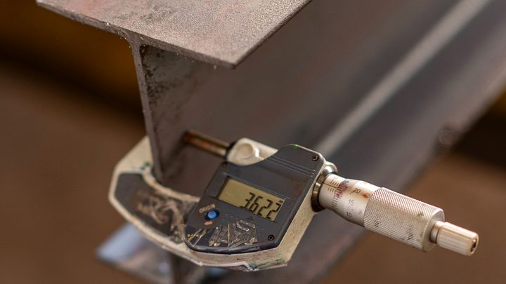 Risk-aware production for wholesale jewelry buyers