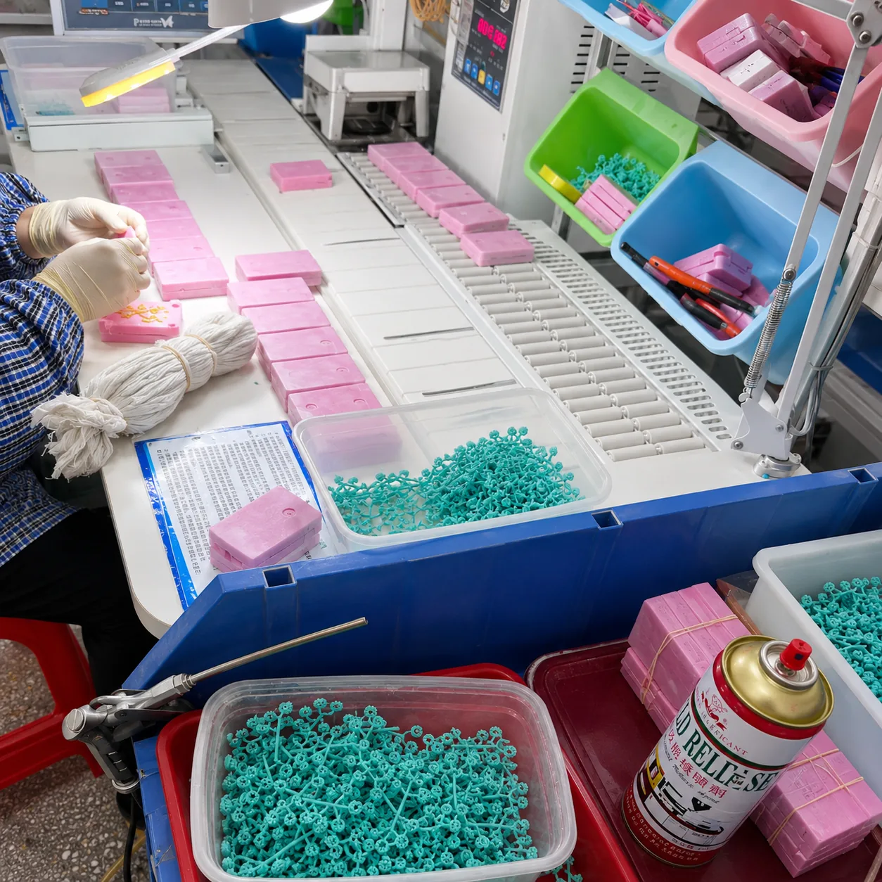 Pattern preparation at YUNGSHANG jewelry factory